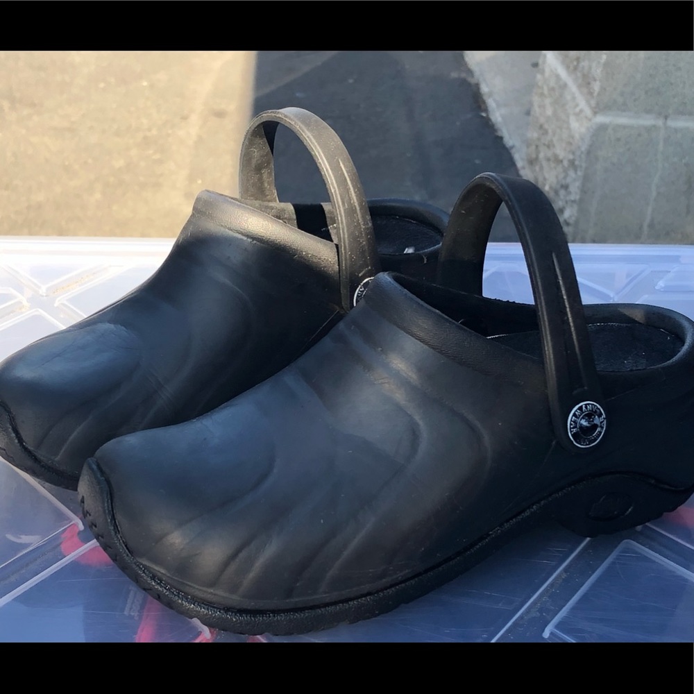 Anywear Kids Black Ankle Strap Clog Sandals Size 5